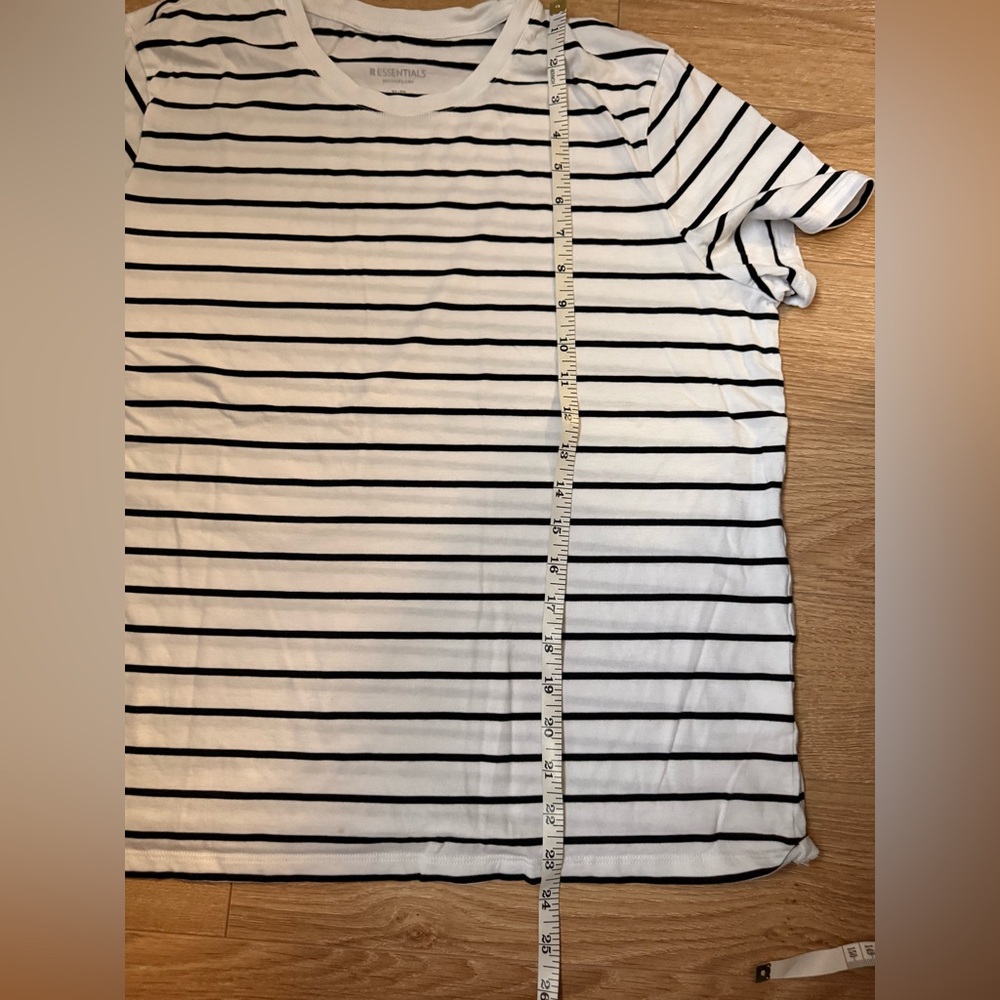💙 REITMANS Women's Striped White & Black Tee - Picture 5 of 6